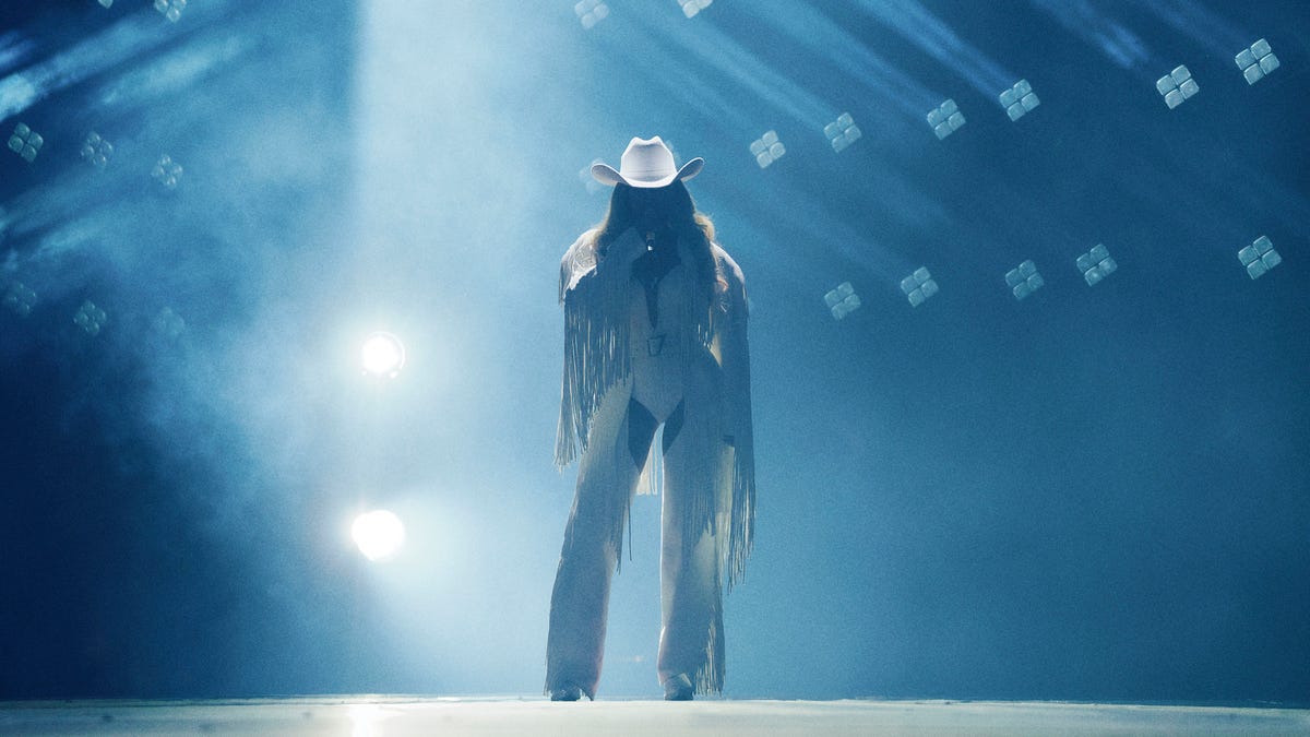 Beyoncé closes out Chicago tour stop with blazing final show