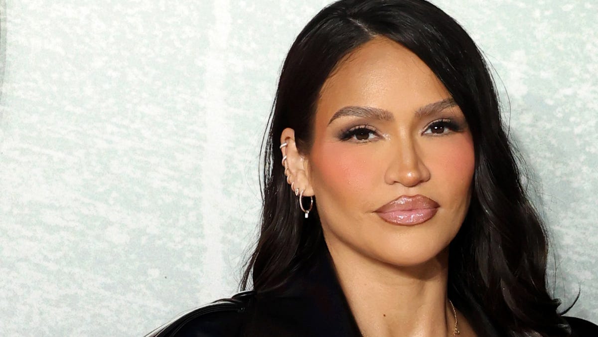 Cassie Ventura, pregnant, shows strength in Diddy trial