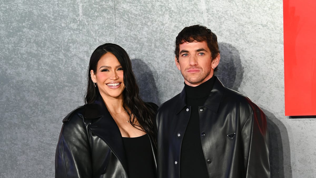 Who is Alex Fine? Meet Cassie’s husband